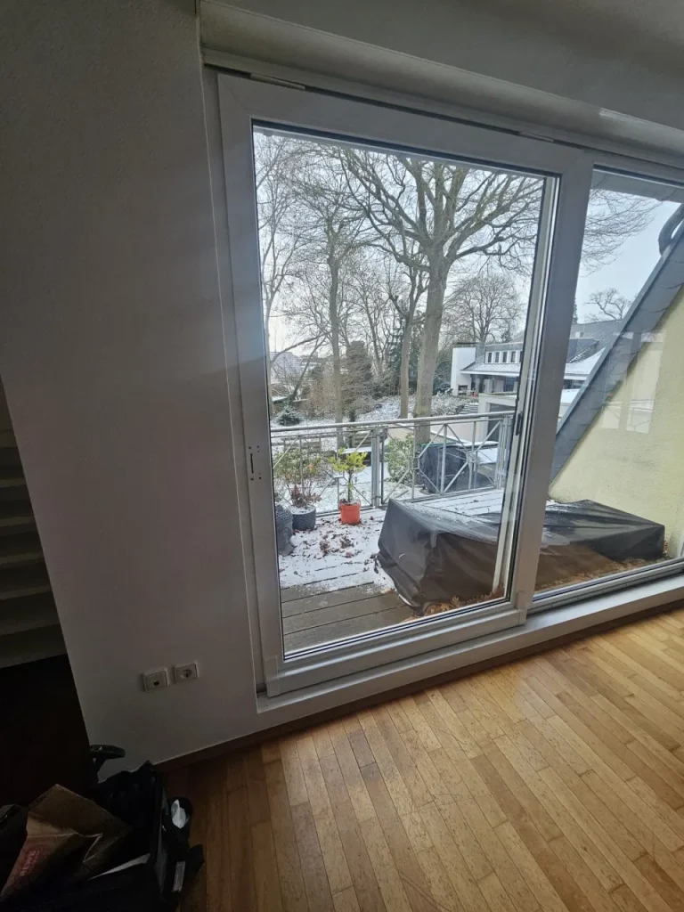 Fachgerechter Austausch eines Türbeschlags aus Messing